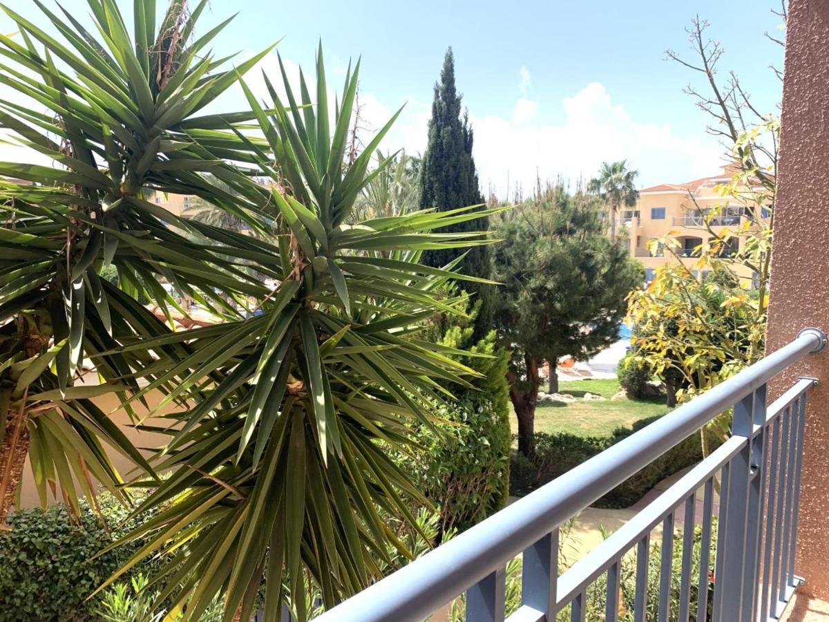 Limnaria Gardens Two Bedroom Apartment With Balcony Paphos Exterior foto