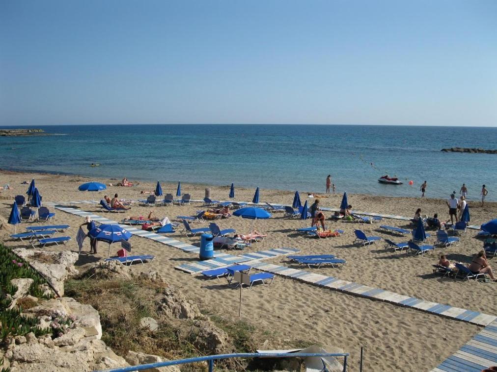 Limnaria Gardens Two Bedroom Apartment With Balcony Paphos Exterior foto